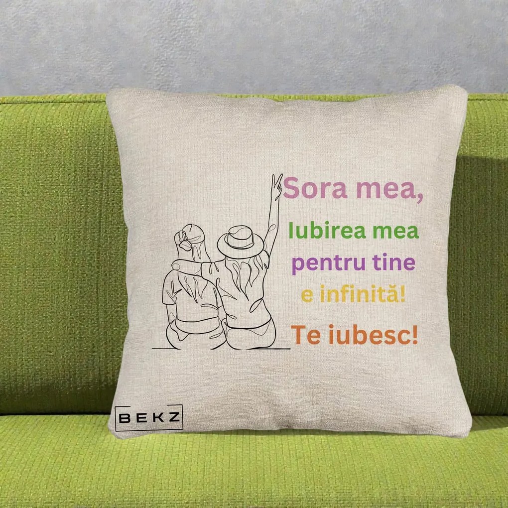 Cadou pentru Sora - Perna Personalizata Sora Mea Te Iubesc Doua Fete cu Palarie si Umbrela, 40x40 cm, Bej Canapea, Husa Detasabila, Perna Inclusa, BEKZ®