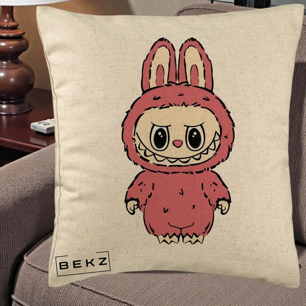 Perna Personalizata Labubu Roz Solo, 40x40 cm, Bej, Husa Detasabila, Perna Inclusa, BEKZ®