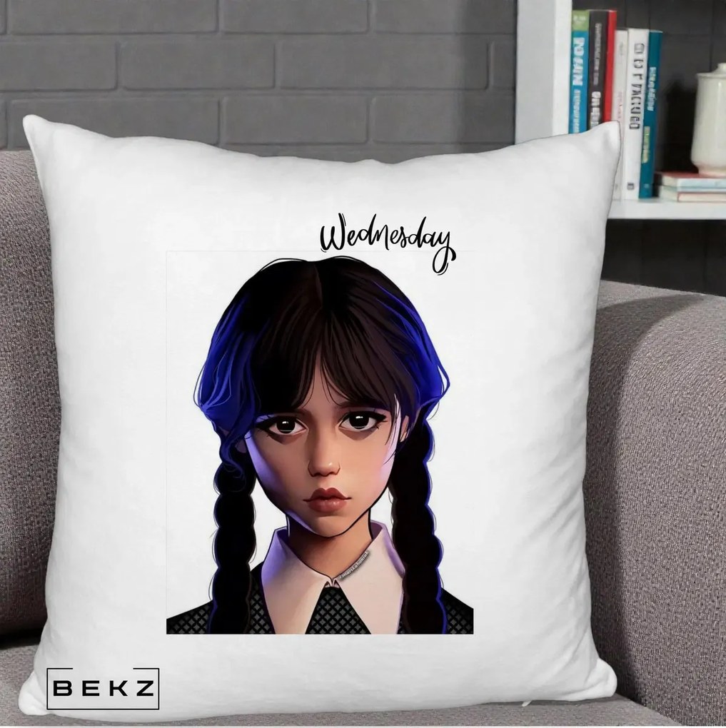Perna Personalizata Wednesday Addams Portret Realist, 40x40 cm, Alb Pufos, Husa Detasabila, Perna Inclusa, BEKZ®