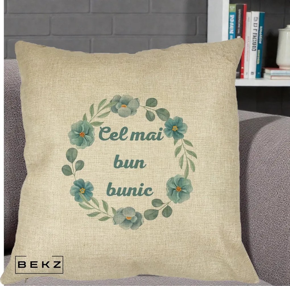 Cadou pentru Bunic - Perna Personalizata Cel Mai Bun Bunic Coronita Flori Albastre Teal, 40x40 cm, Crem, Husa Detasabila, Perna Inclusa, BEKZ®