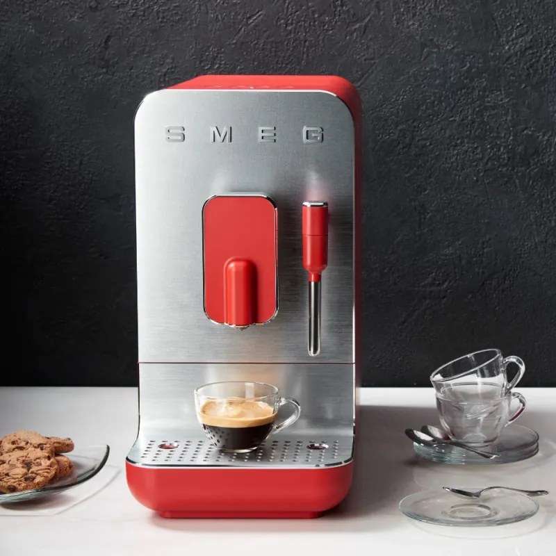 Espressor automat SMEG Collezione BCC02RDMEU, 1350 W, 19 bar, 1,4 l, 8 functii, Rasnita incorporata, Cafea boabe, Spumare lapte, Rosu