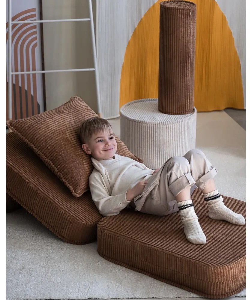 Fotoliu de copii maro cu tapițerie din catifea reiată Flip – Wigiwama