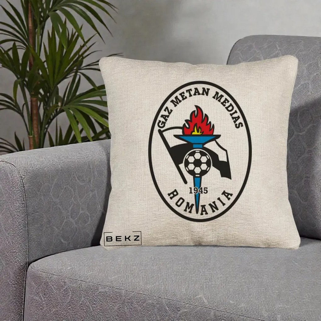 Perna Personalizata Gaz Metan Medias 1945 Fotbal, 40x40 cm, Bej Canapea, Husa Detasabila, Perna Inclusa, BEKZ®