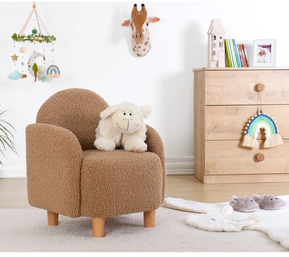 Fotoliu pentru copii maro cu tapițerie din stofă bouclé Moylo – Artie