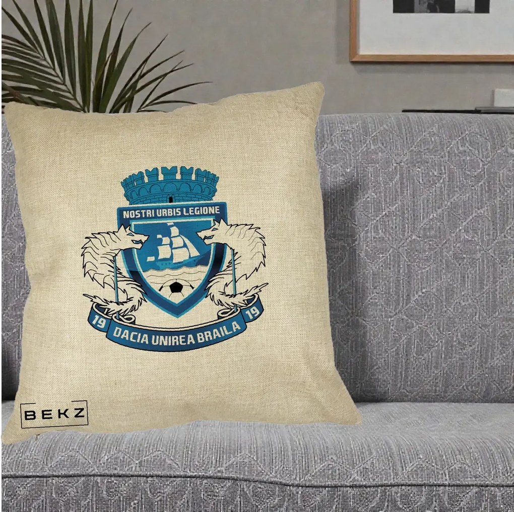 Perna Personalizata Dacia Unirea Braila 1919 Fotbal, 40x40 cm, Crem, Husa Detasabila, Perna Inclusa, BEKZ®