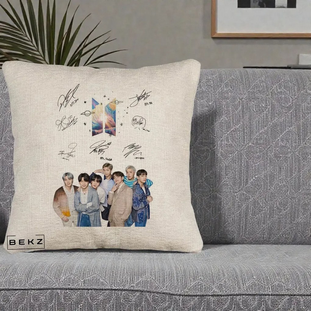 Perna Personalizata K-pop BTS Autografe Toti Membrii Fotografie, 40x40 cm, Bej Canapea, Husa Detasabila, Perna Inclusa, BEKZ®