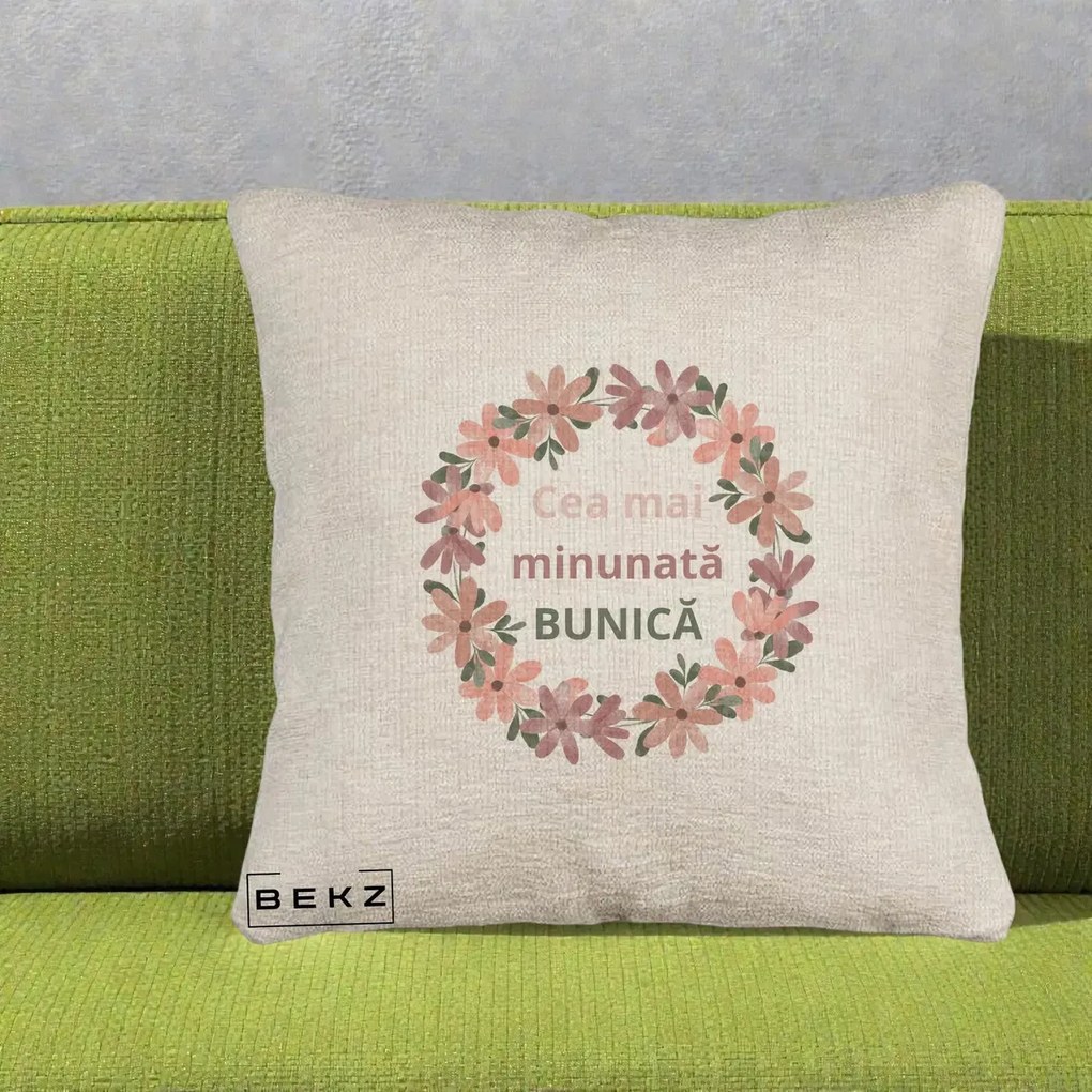 Cadou pentru Bunica - Perna Personalizata Cea Mai Minunata Bunica Coronita Flori Roz, 40x40 cm, Bej Canapea, Husa Detasabila, Perna Inclusa, BEKZ®