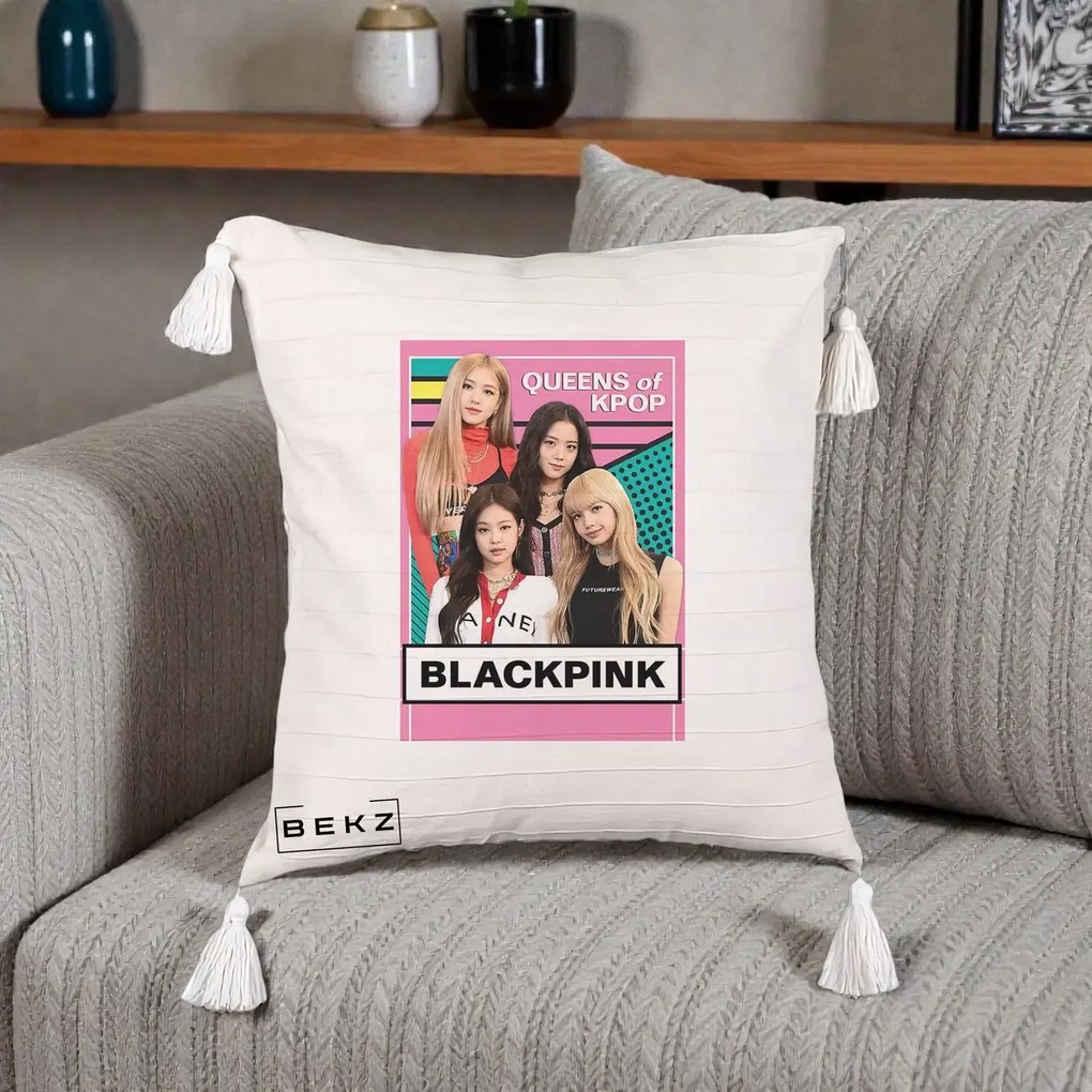 Perna Personalizata BLACKPINK Queens of Kpop, 40x40 cm, Bej cu Franjuri, Husa Detasabila, Perna Inclusa, BEKZ®