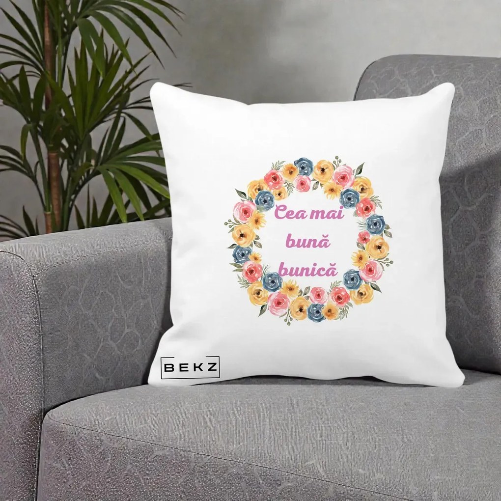 Perna personalizata bunica: Cea mai buna bunica, flori multicolore, 40x40 cm cu Umplutura, Alb Mat, BEKZ