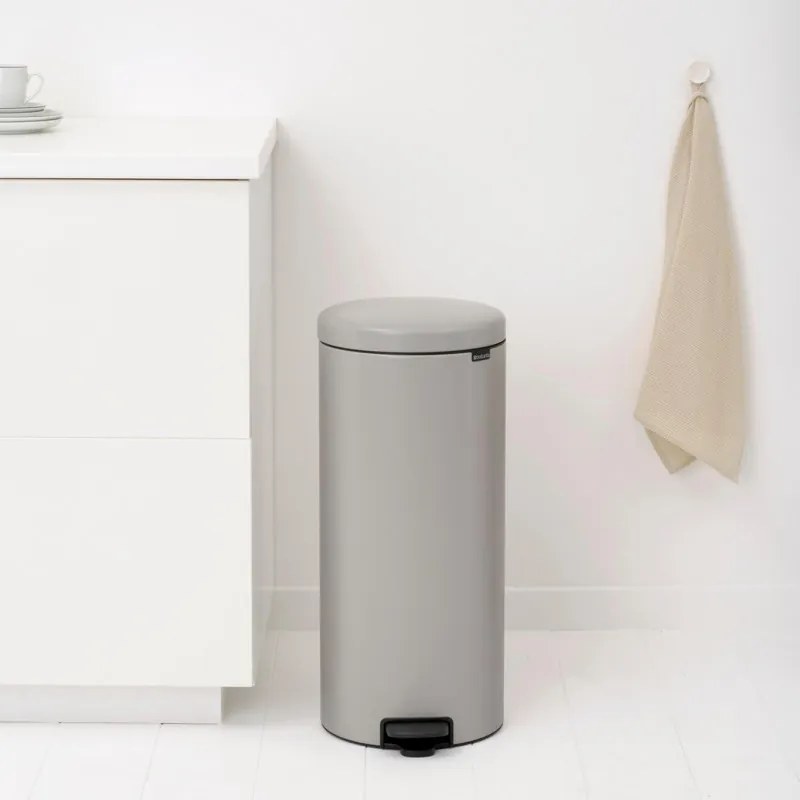 Cos de gunoi cu pedala Brabantia NewIcon 1010442, 30 l, Inchidere lenta, Baza antiderapanta, Gri deschis
