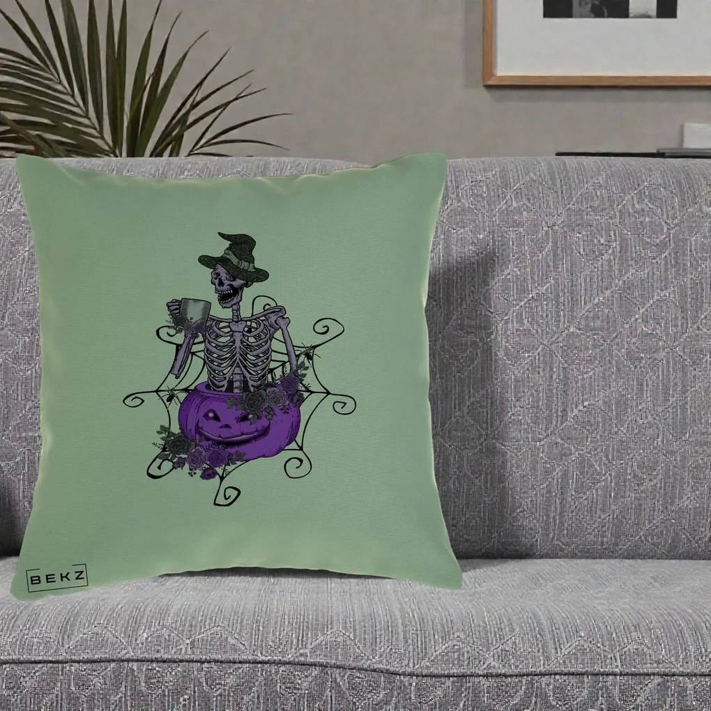 Perna Decorativa Schelet Vrajitor cu Dovleac Violet Halloween, 40x40 cm, Verde, Husa Detasabila, Perna Inclusa, BEKZ®
