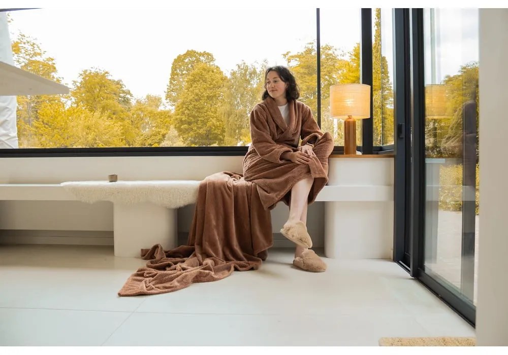 Pătură maro din micropluș/cocolino 150x200 cm Pippa – Tiseco Home Studio