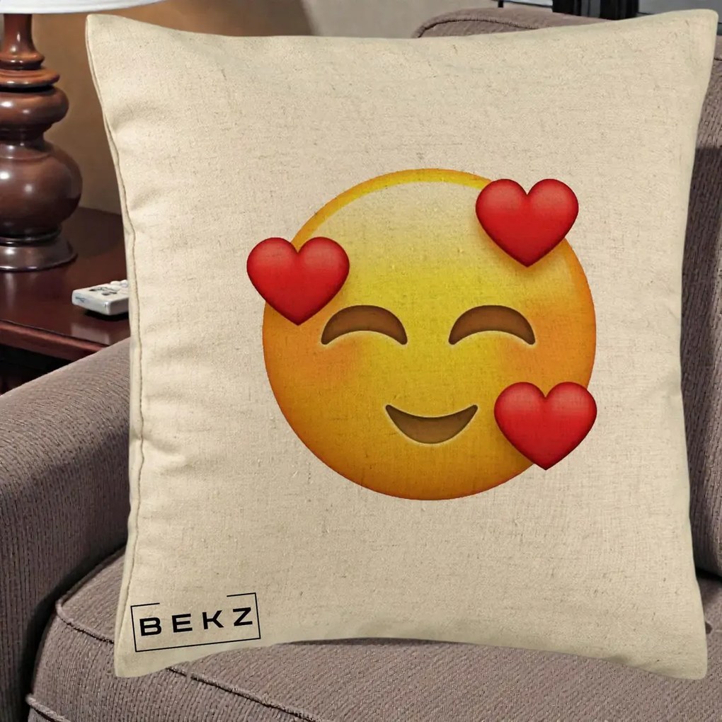Perna Decorativa Emoji cu 3 Inimi, 40x40 cm, Bej, Husa Detasabila, Perna Inclusa, BEKZ®