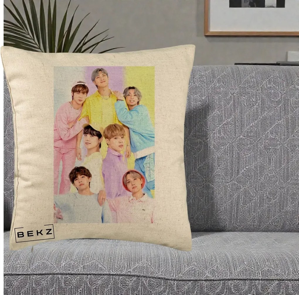 Perna Personalizata K-pop BTS Foto Grup Pastel Colorat cu 7 Membrii, 40x40 cm, Bej, Husa Detasabila, Perna Inclusa, BEKZ®