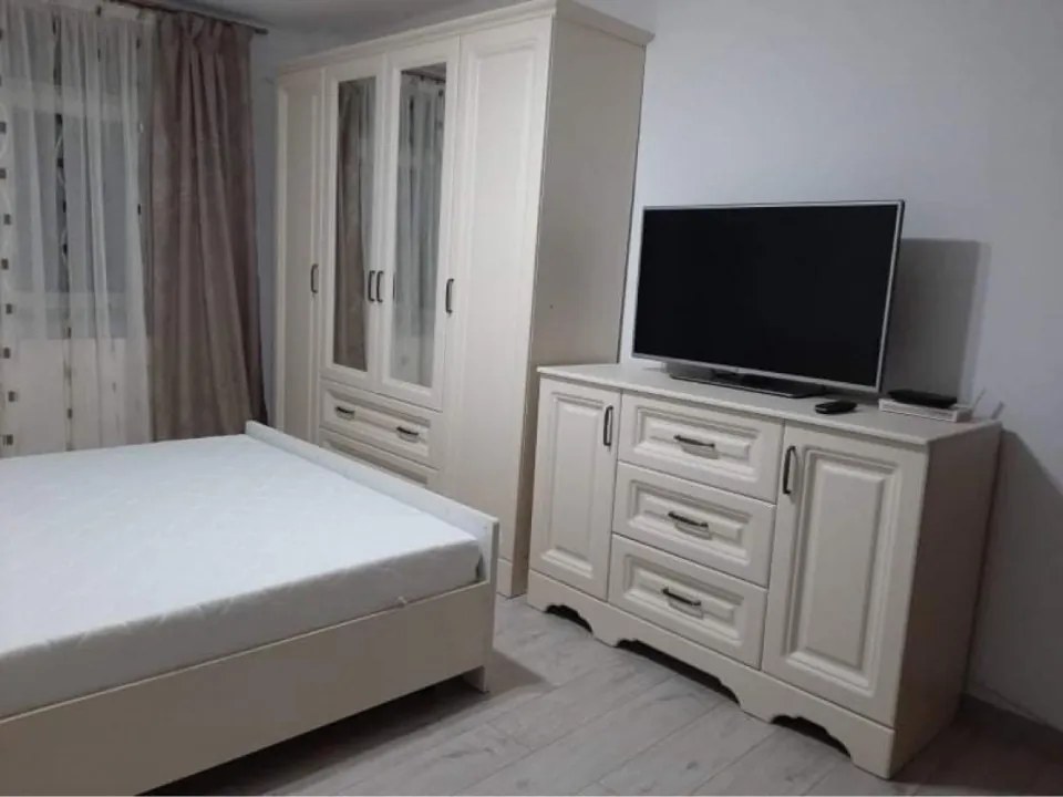 Dormitor MDF Bavaria, Dulap 4 Usi si 2 Sertare, Vanilie Mat