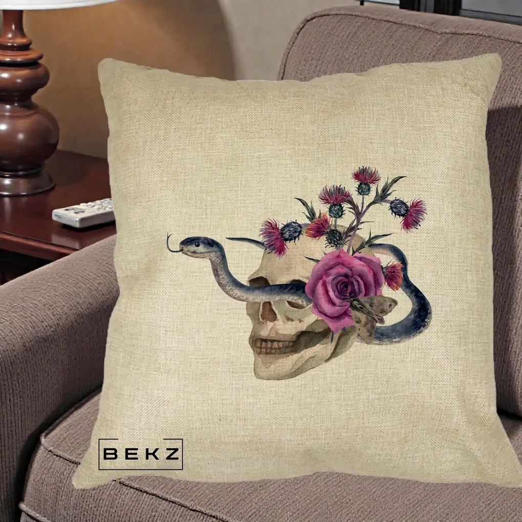 Perna Decorativa Craniu cu Sarpe si Trandafiri Gothic, 40x40 cm, Crem, Husa Detasabila, Perna Inclusa, BEKZ®