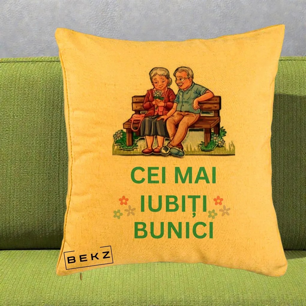 Cadou pentru Bunici - Perna Personalizata Cei Mai Iubiti Bunici Cuplu pe Banca Ilustratie, 40x40 cm, Galben, Husa Detasabila, Perna Inclusa, BEKZ®
