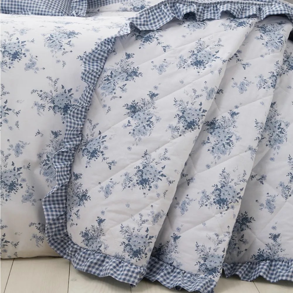Cuvertură albă-albastră matlasată 220x230 cm Lucie Floral Frill – Catherine Lansfield