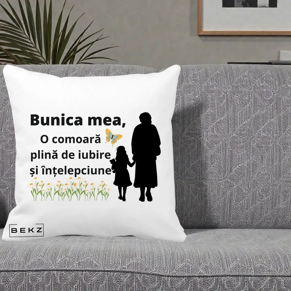 Cadou pentru Bunica - Perna Personalizata Bunica Mea Comoara Iubire Intelepciune Varianta Extinsa, 40x40 cm, Alba Mata, Husa Detasabila, Perna Inclusa, BEKZ®