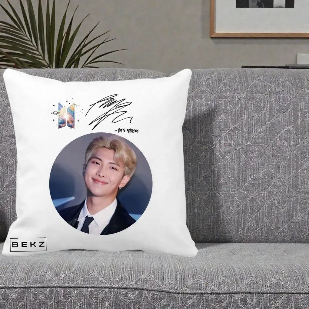 Perna Personalizata K-pop BTS RM Namjoon Portret Cerc cu Autograf, 40x40 cm, Alba Mata, Husa Detasabila, Perna Inclusa, BEKZ®