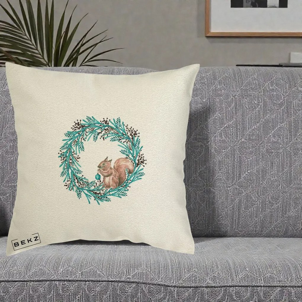Perna Decorativa Coroana Turcoaz cu Veverita, 40x40 cm, Ecru, Husa Detasabila, Perna Inclusa, BEKZ®