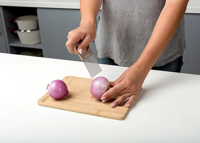 Ustensila din otel inoxidabil pentru taiat ceapa Misty NAVA NV 186 003