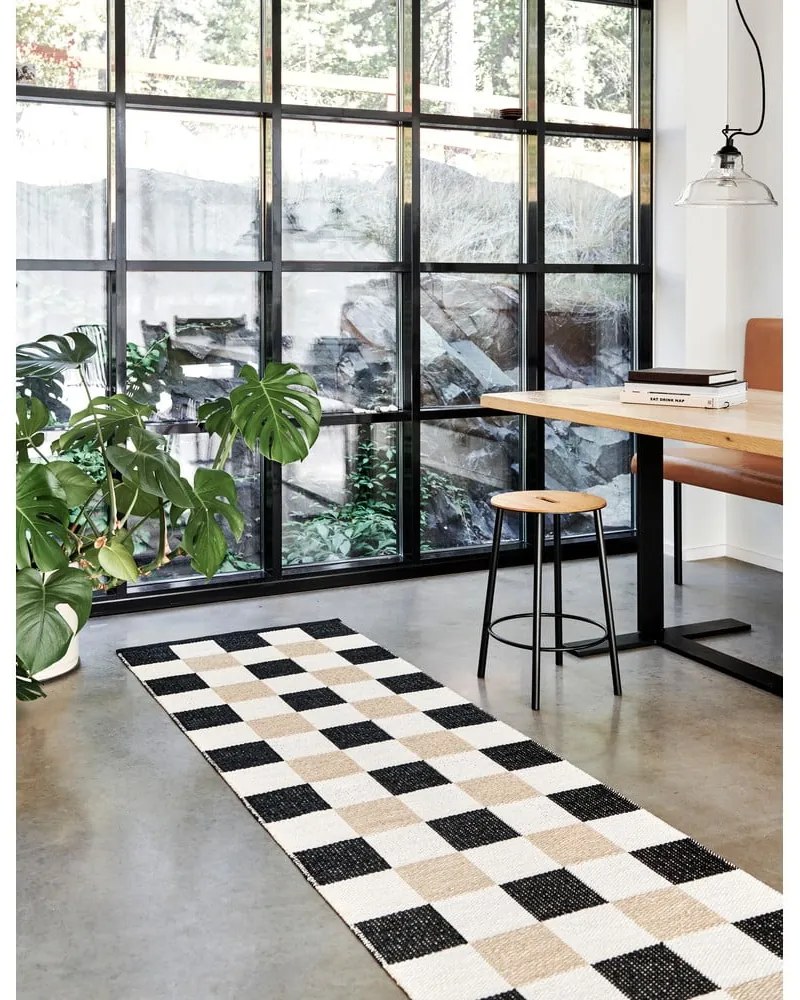 Covor tip traversă pentru interior și exterior negru/crem 70x300 cm Pix Black Vanilla – Pappelina