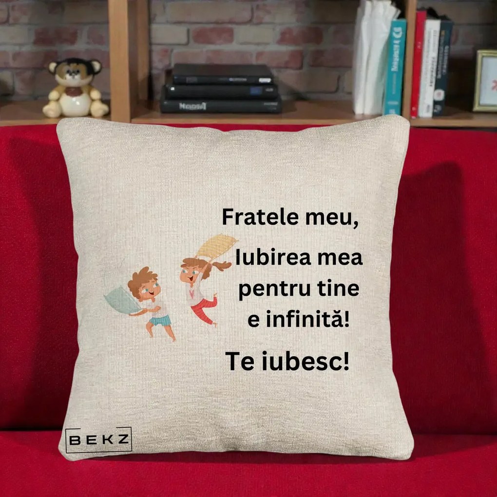Cadou pentru Frate - Perna Personalizata Fratele Meu Te Iubesc Copii Batalie Perne, 40x40 cm, Bej Canapea, Husa Detasabila, Perna Inclusa, BEKZ®