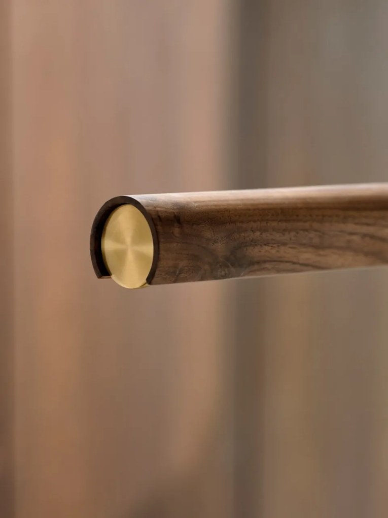 Lustra suspendata LED design liniar din lemn Akeno