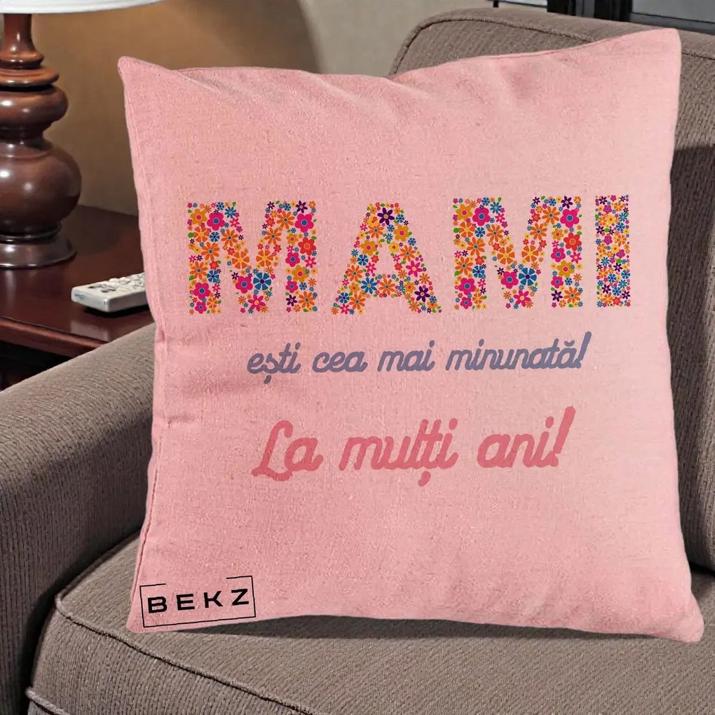 Cadou pentru Mama - Perna Personalizata Mami Esti Cea mai Minunata La Multi Ani cu Litere Florale, 40x40 cm, Roz, Husa Detasabila, Perna Inclusa, BEKZ®