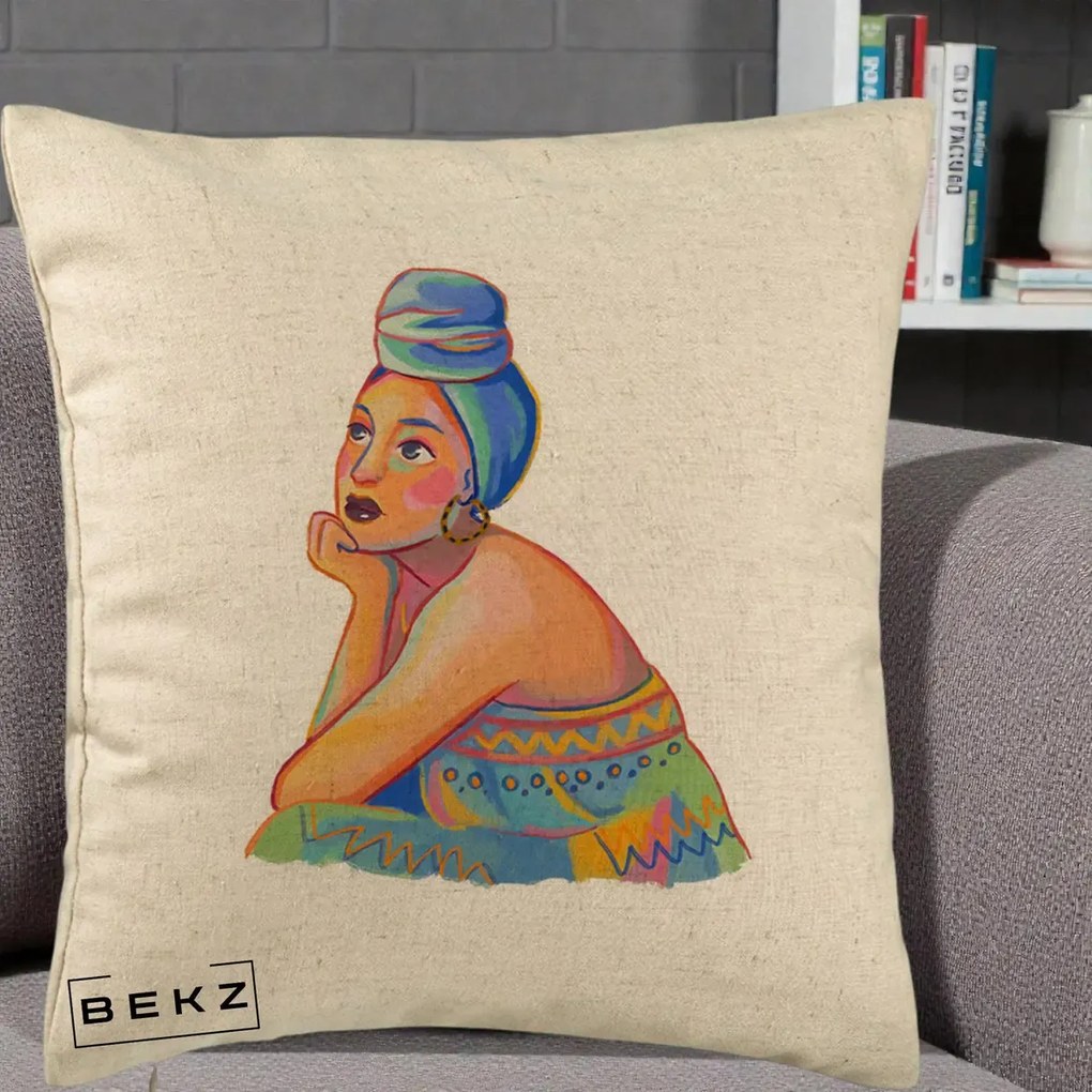 Perna Decorativa Portret Femeie Contemplativa, 40x40 cm, Bej, Husa Detasabila, Perna Inclusa, BEKZ®