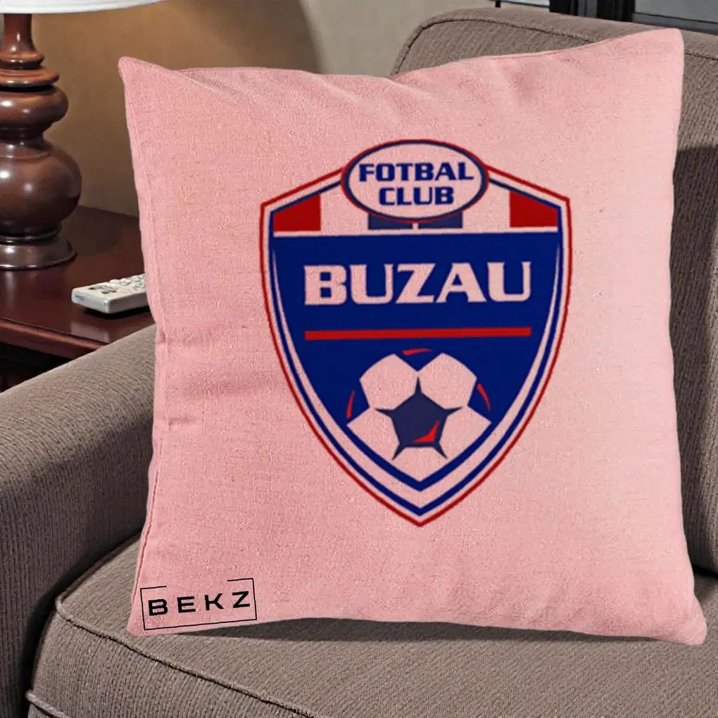 Perna Personalizata FC Buzau Fotbal, 40x40 cm, Roz, Husa Detasabila, Perna Inclusa, BEKZ®