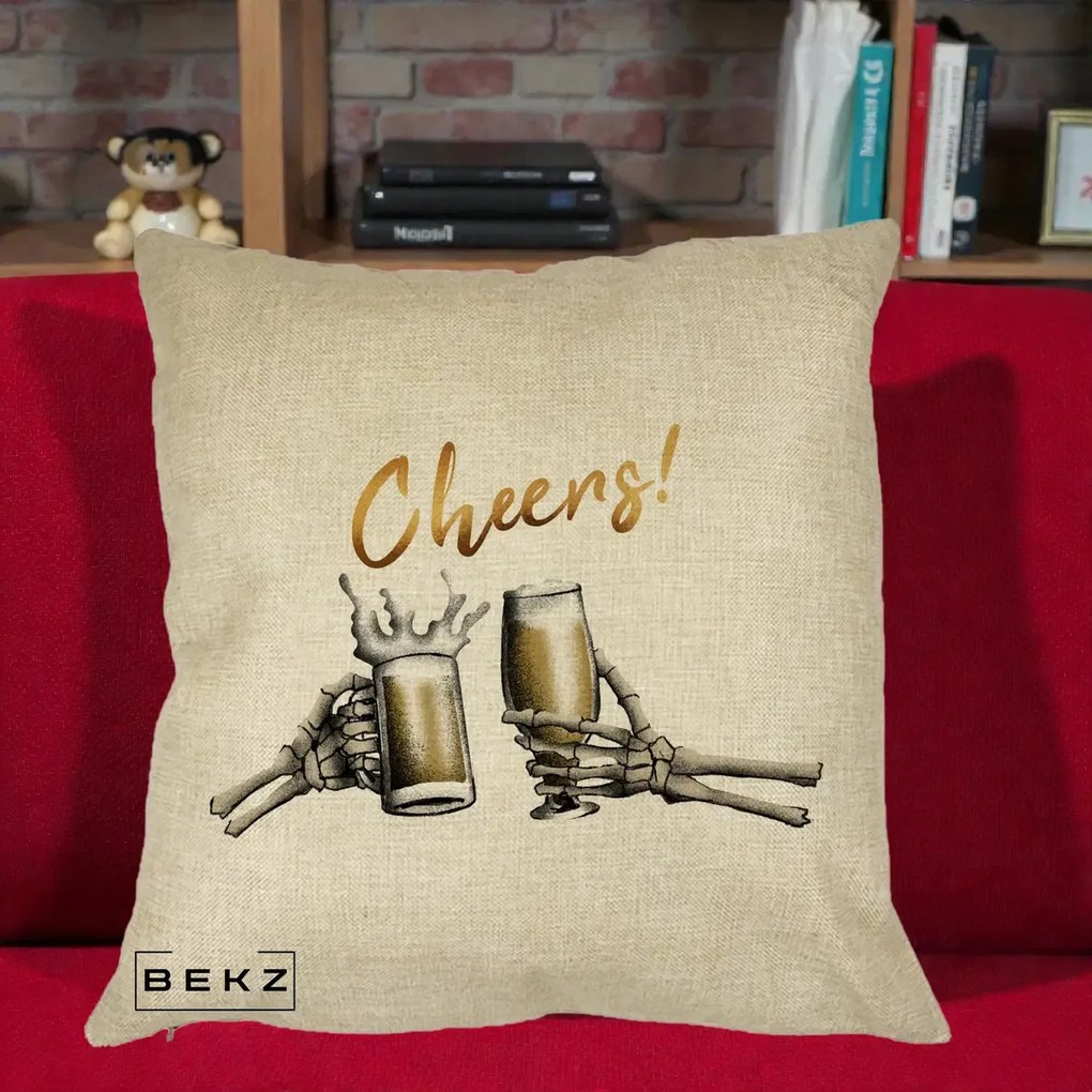 Perna Decorativa Halloween Cheers Schelete cu Bere, 40x40 cm, Crem, Husa Detasabila, Perna Inclusa, BEKZ®