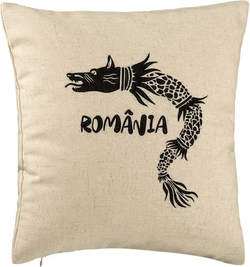 Perna Personalizata, Model Lup Dacic Romania, 40x40 cm, Bej, Husa Detasabila, Perna Inclusa, BEKZ®