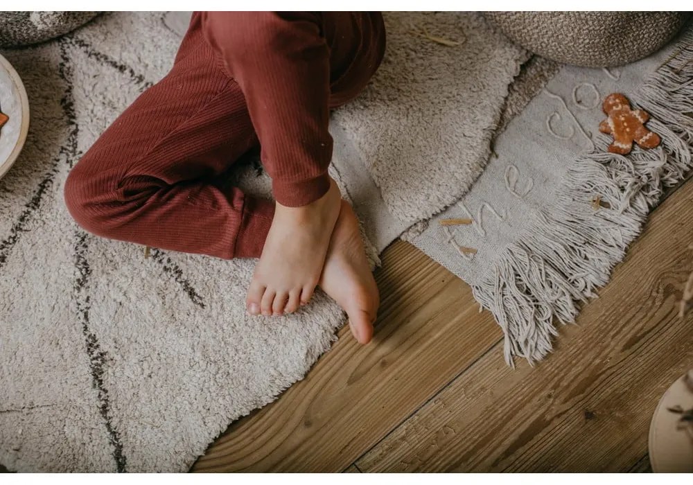 Covor pentru copii bej lavabil/țesut manual din bumbac 120x180 cm Monstera Natural – Lorena Canals