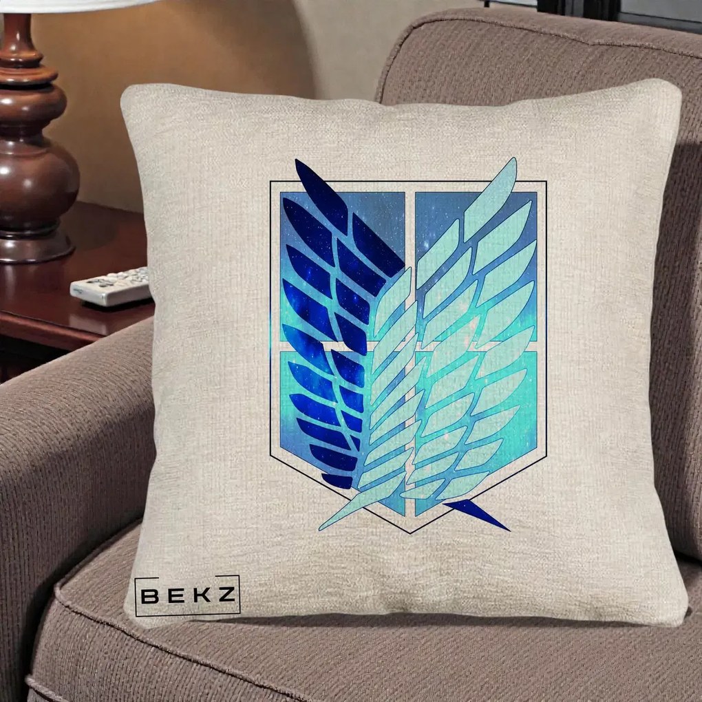 Perna Personalizata Attack on Titan Wings of Freedom, 40x40 cm, Bej Canapea, Husa Detasabila, Perna Inclusa, BEKZ®