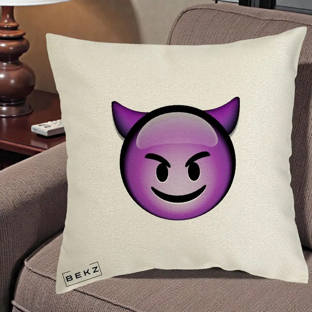 Perna Decorativa Emoji Diavol Mov, 40x40 cm, Ecru, Husa Detasabila, Perna Inclusa, BEKZ®