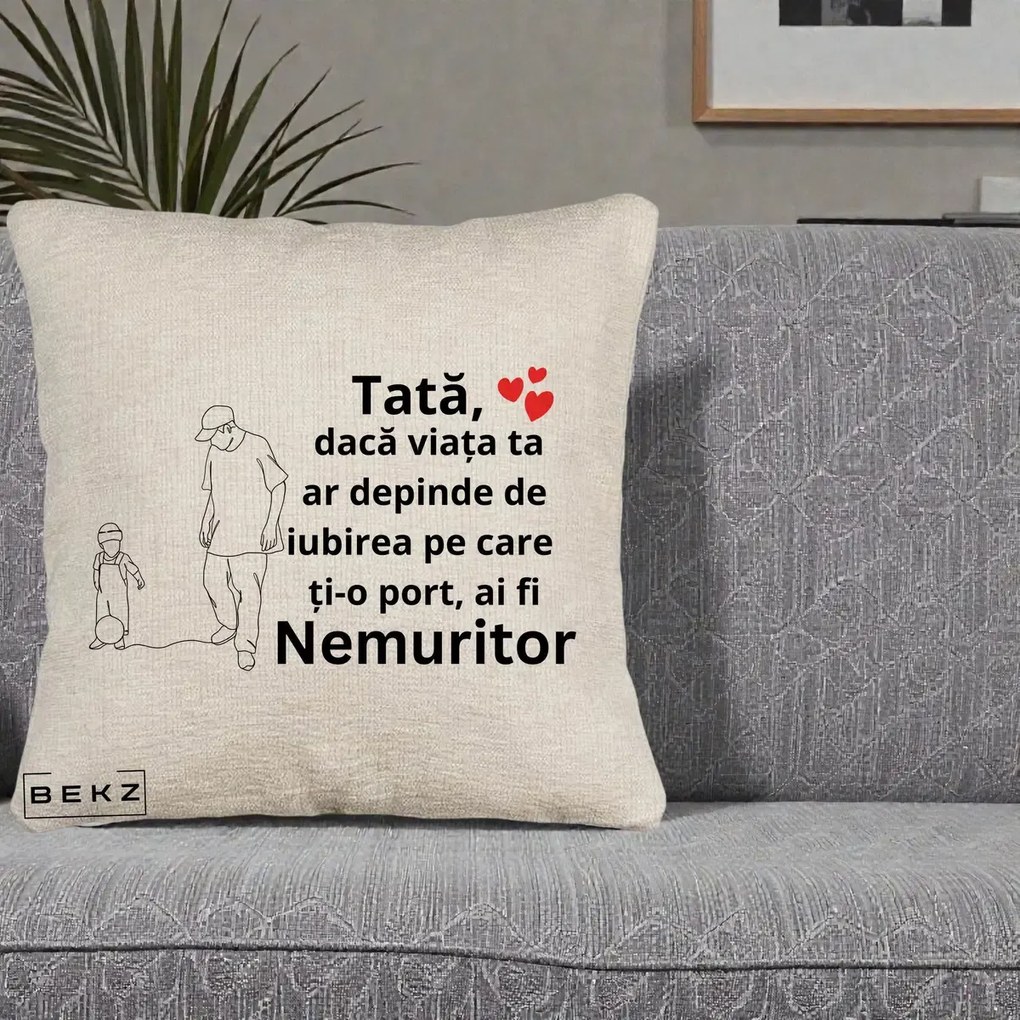Cadou pentru Tata - Perna Personalizata Tata Nemuritor Joaca cu Mingea, 40x40 cm, Bej Canapea, Husa Detasabila, Perna Inclusa, BEKZ®