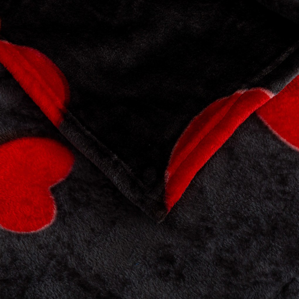 Patura din microplus RED HEARTS, neagra Dimensiune: 160 x 200 cm