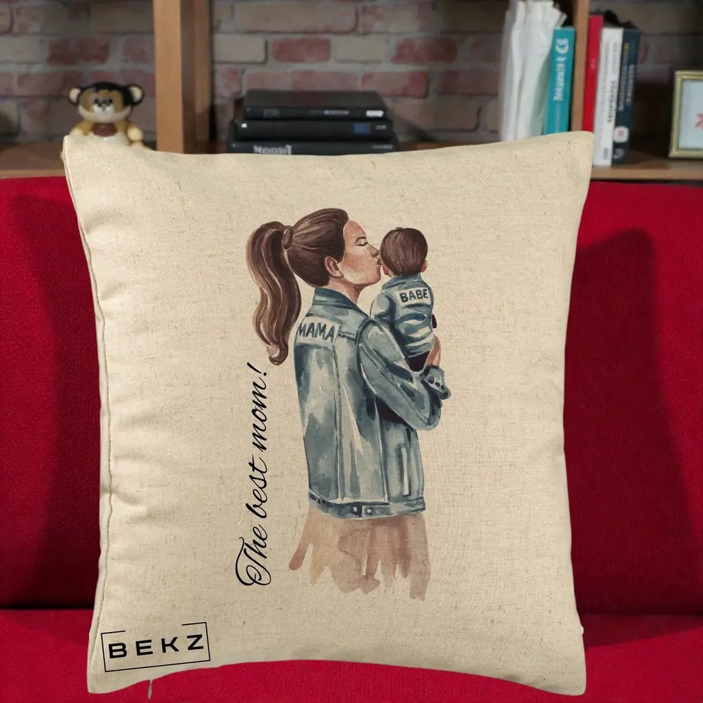 Cadou pentru Mama - Perna Personalizata The Best Mom Jachete, 40x40 cm, Bej, Husa Detasabila, Perna Inclusa, BEKZ®