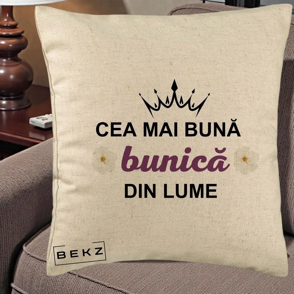 Cadou pentru Bunica - Perna Personalizata Cea Mai Buna Bunica Din Lume Coroana Mov Flori, 40x40 cm, Bej, Husa Detasabila, Perna Inclusa, BEKZ®