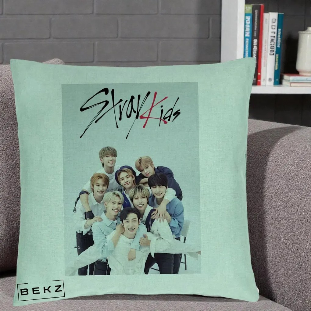 Perna Personalizata K-pop Stray Kids cu Foto Grup Alb-Albastru, 40x40 cm, Verde Menta, Husa Detasabila, Perna Inclusa, BEKZ®