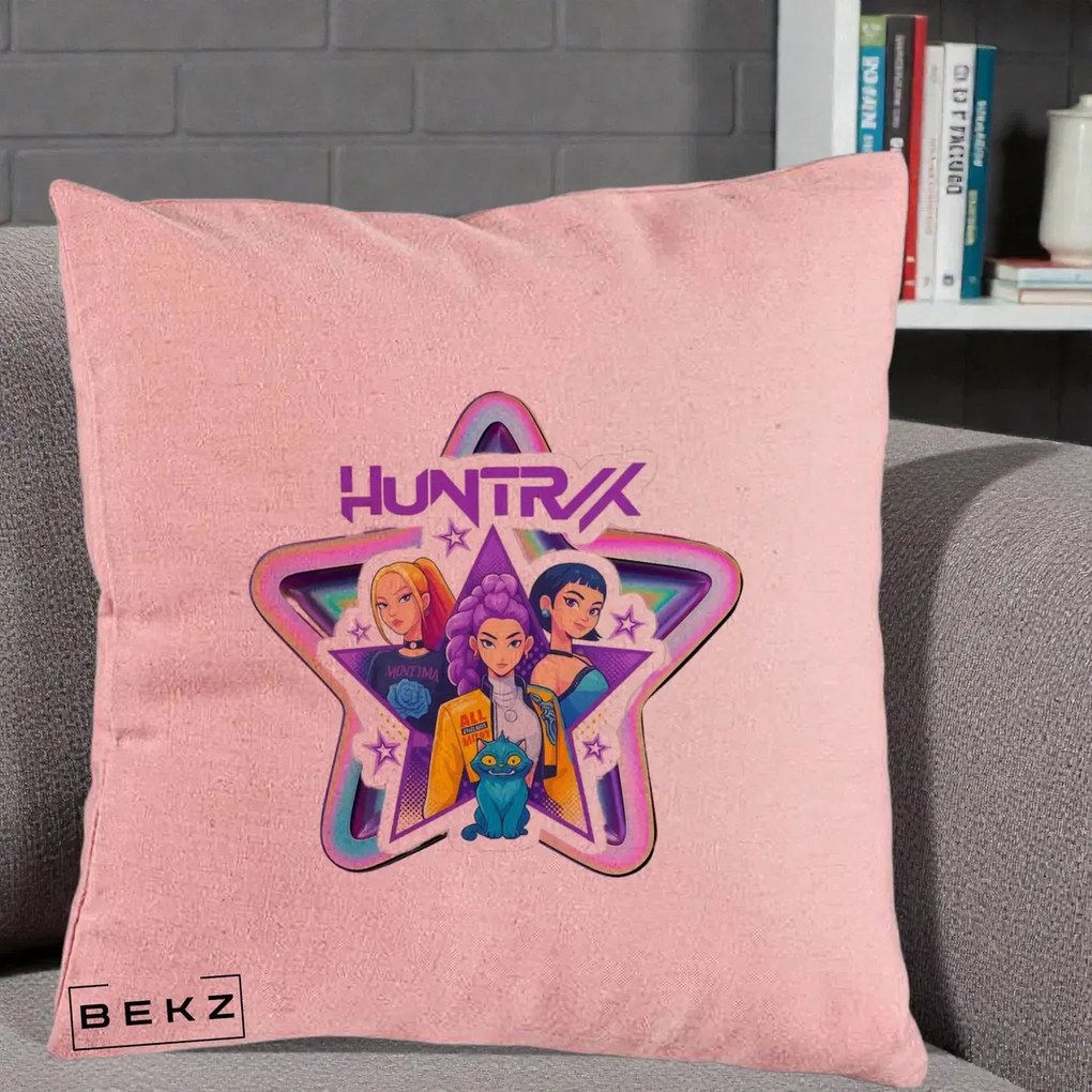 Perna Personalizata K-pop HUNTRX Trio Stea cu Pisica, 40x40 cm, Roz, Husa Detasabila, Perna Inclusa, BEKZ®