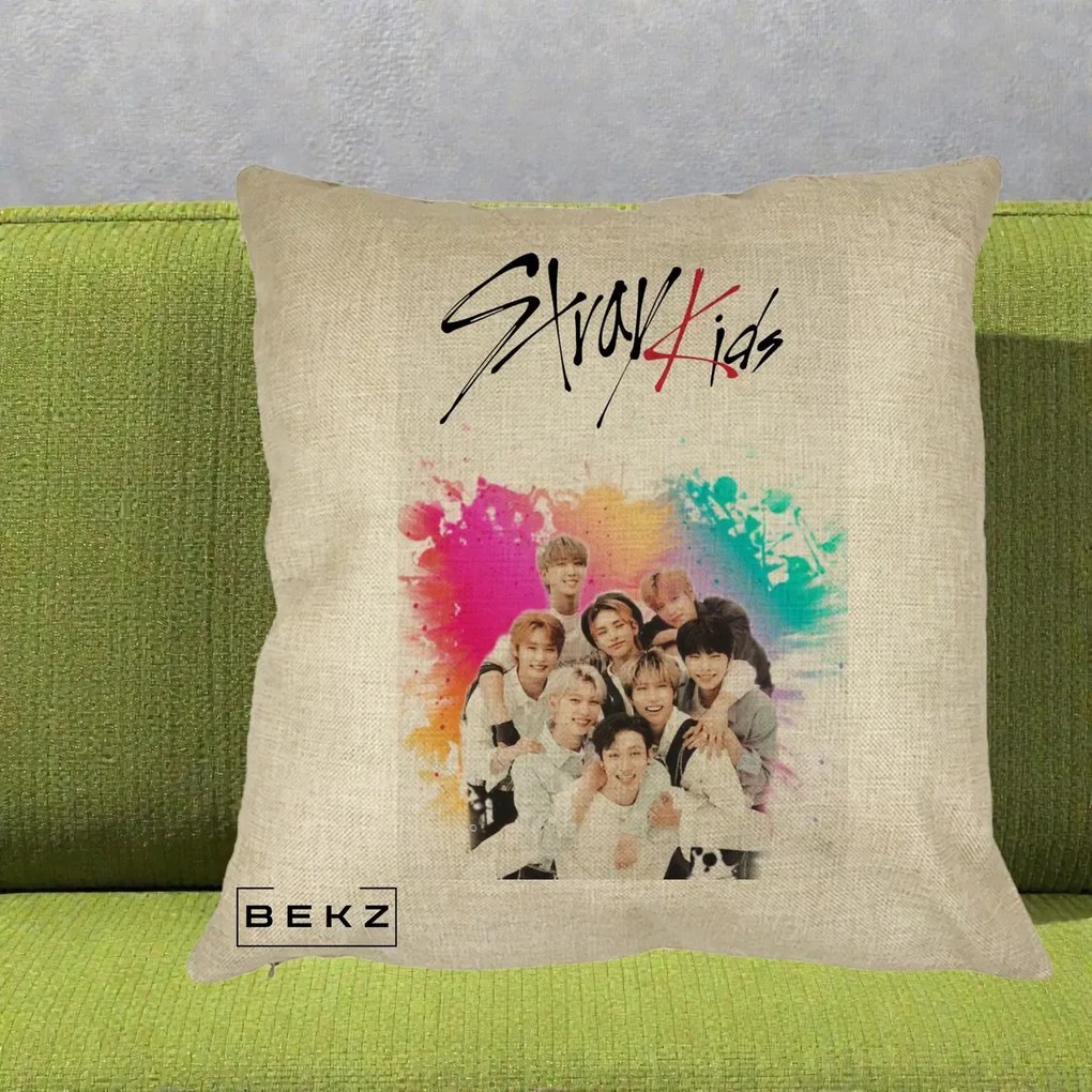 Perna Personalizata K-pop Stray Kids cu Splash Multicolor, 40x40 cm, Crem, Husa Detasabila, Perna Inclusa, BEKZ®