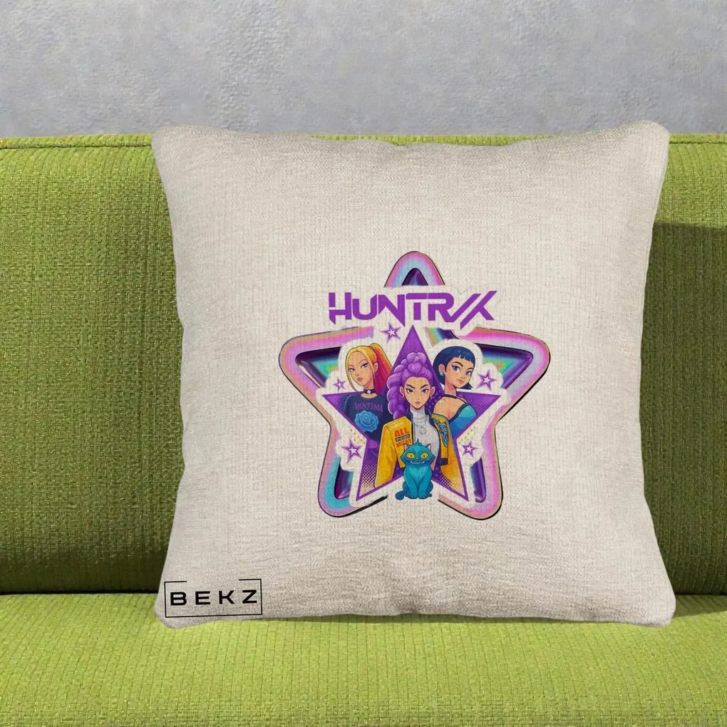 Perna Personalizata K-pop HUNTRX Trio Stea cu Pisica, 40x40 cm, Bej Canapea, Husa Detasabila, Perna Inclusa, BEKZ®