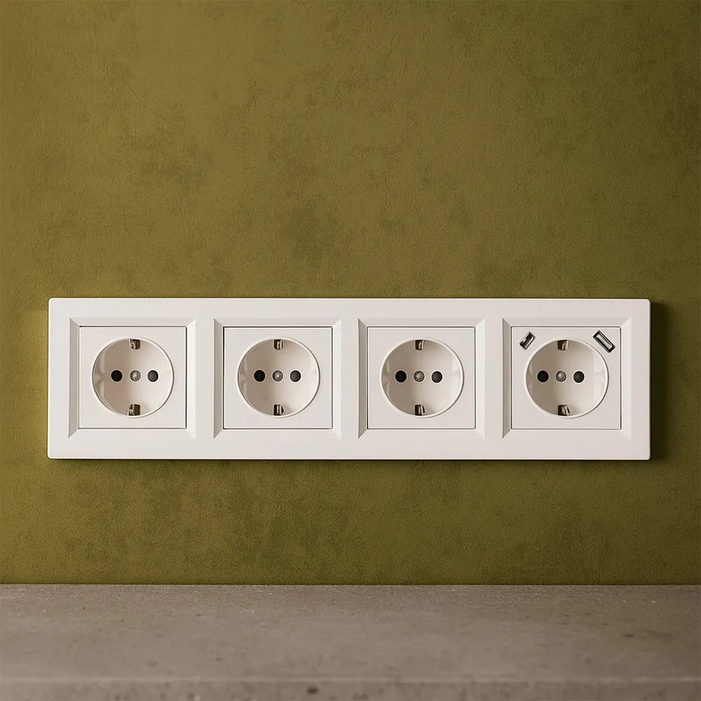 Priză Nova IV cu trei prize cu împământare și conector USB cu cadru alb
