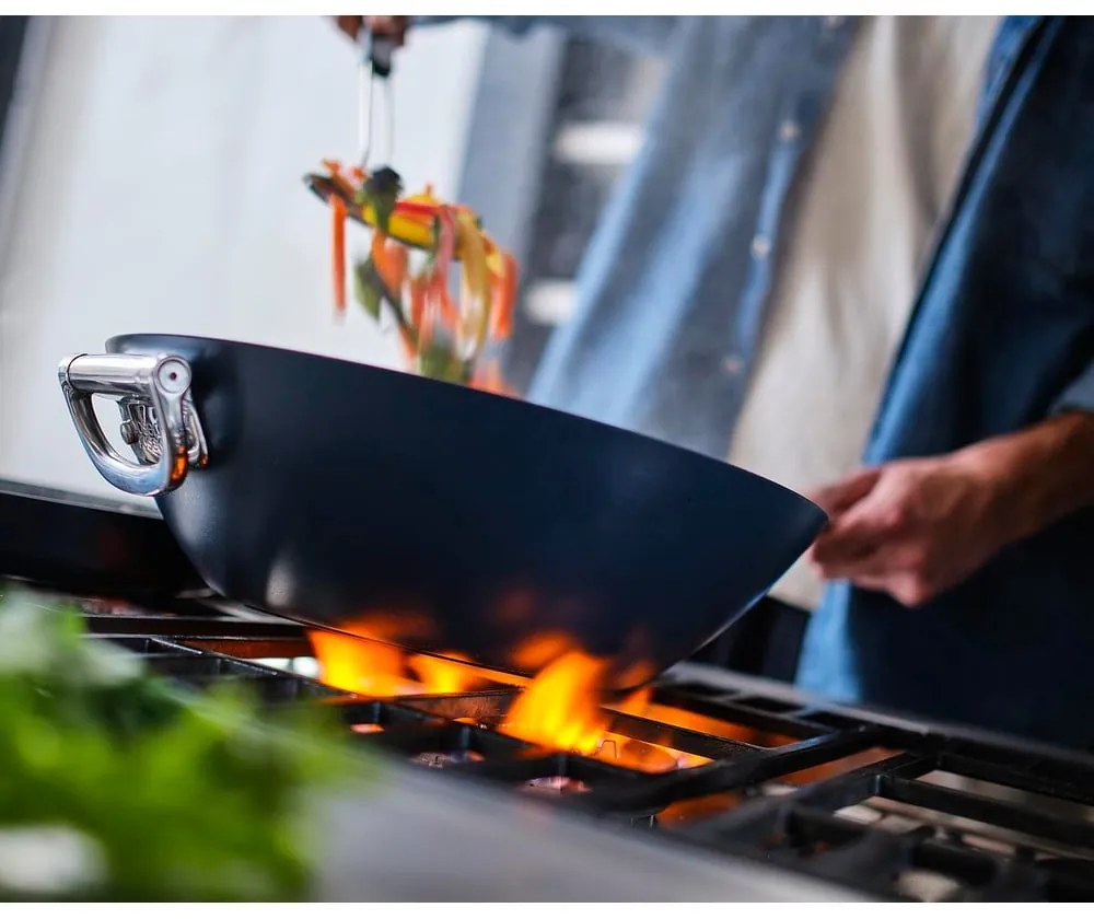 Tigaie tip wok cu suprafață ceramică ø 32 cm Space – Joseph Joseph