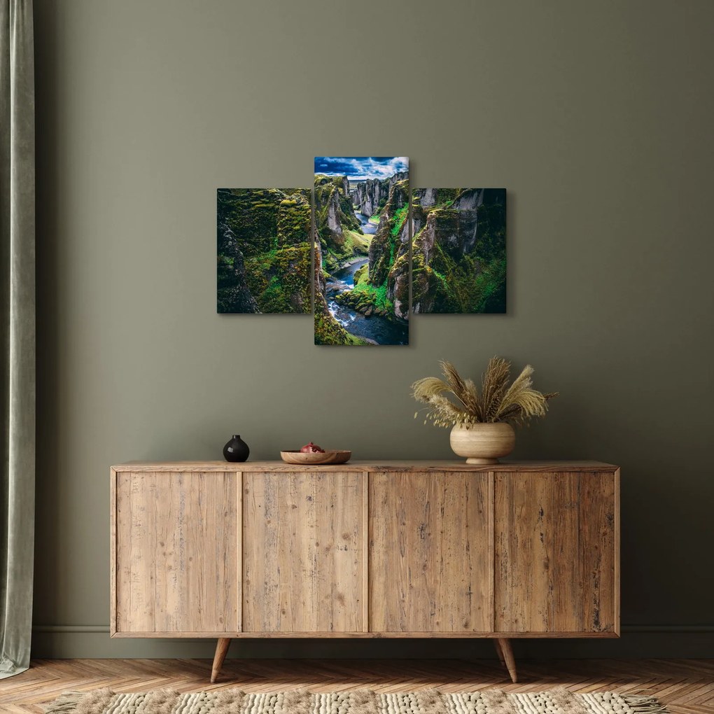 Tablou - Râu într-o vale stâncoasă (90x60 cm)