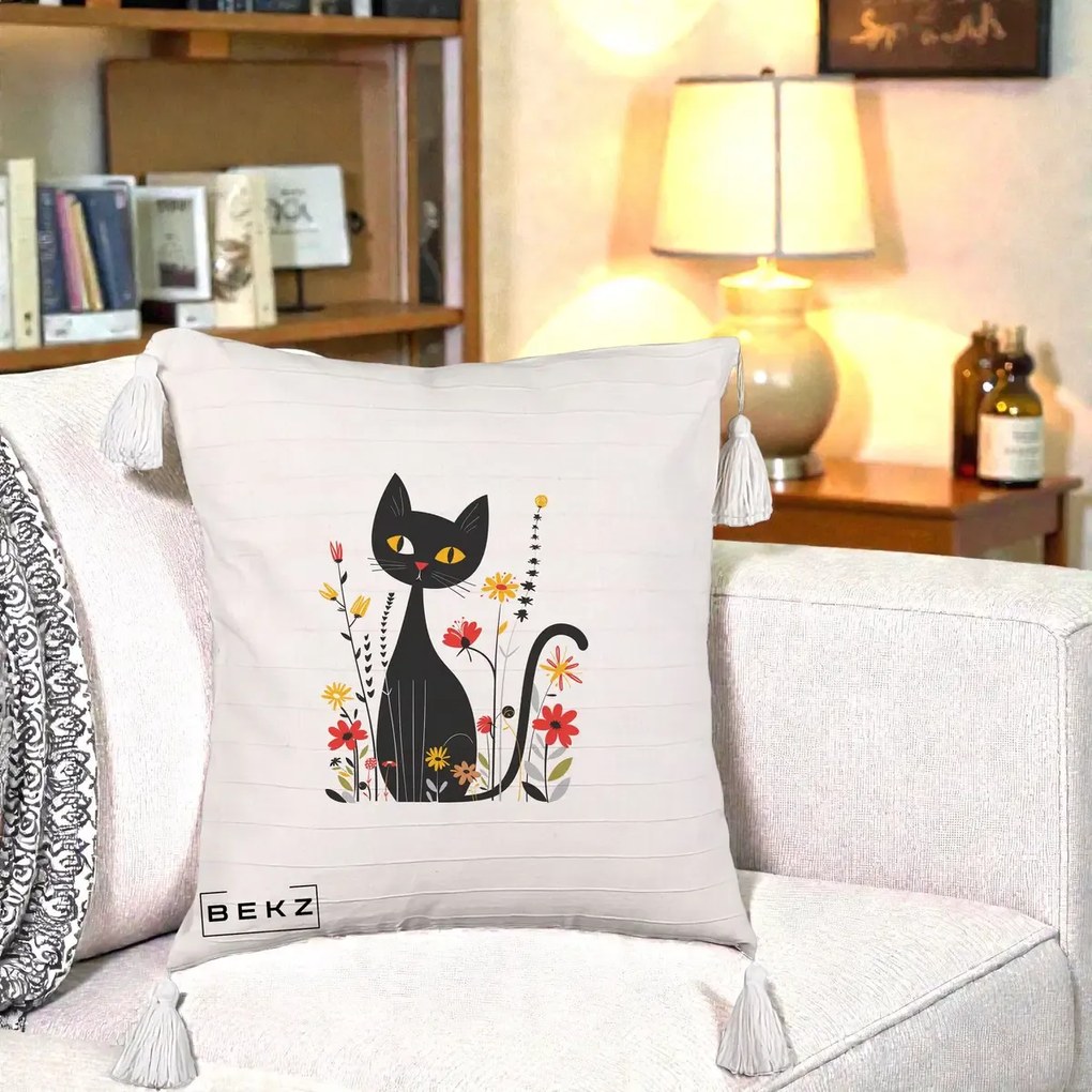 Perna Decorativa Pisica Neagra Ochi Galbeni Flori, 40x40 cm, Bej cu Franjuri, Husa Detasabila, Perna Inclusa, BEKZ®
