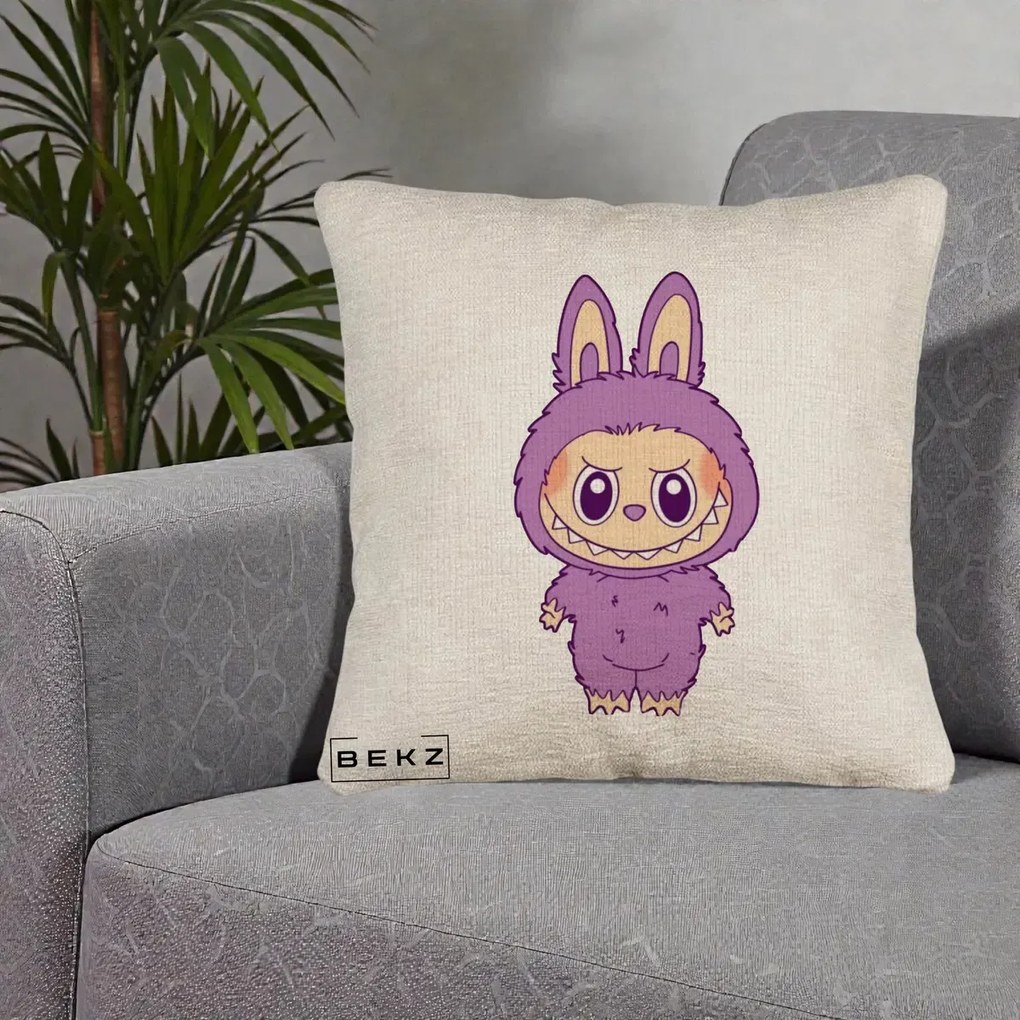 Perna Personalizata Labubu Violet Solo, 40x40 cm, Bej Canapea, Husa Detasabila, Perna Inclusa, BEKZ®